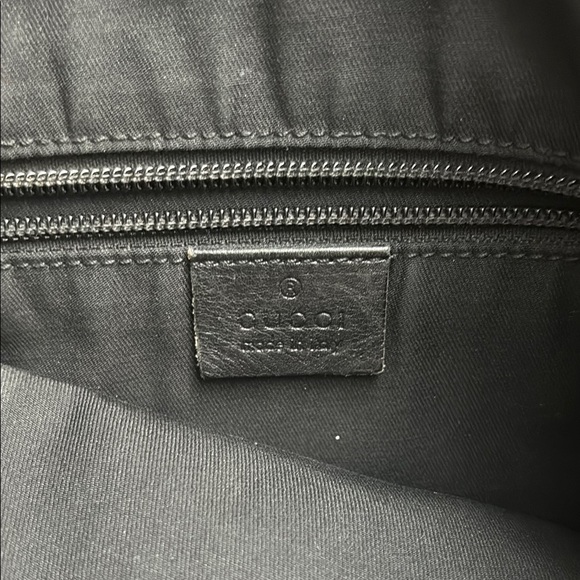 Gucci Black Crossbody Bag with Adjustable Strap - Picture 8 of 12